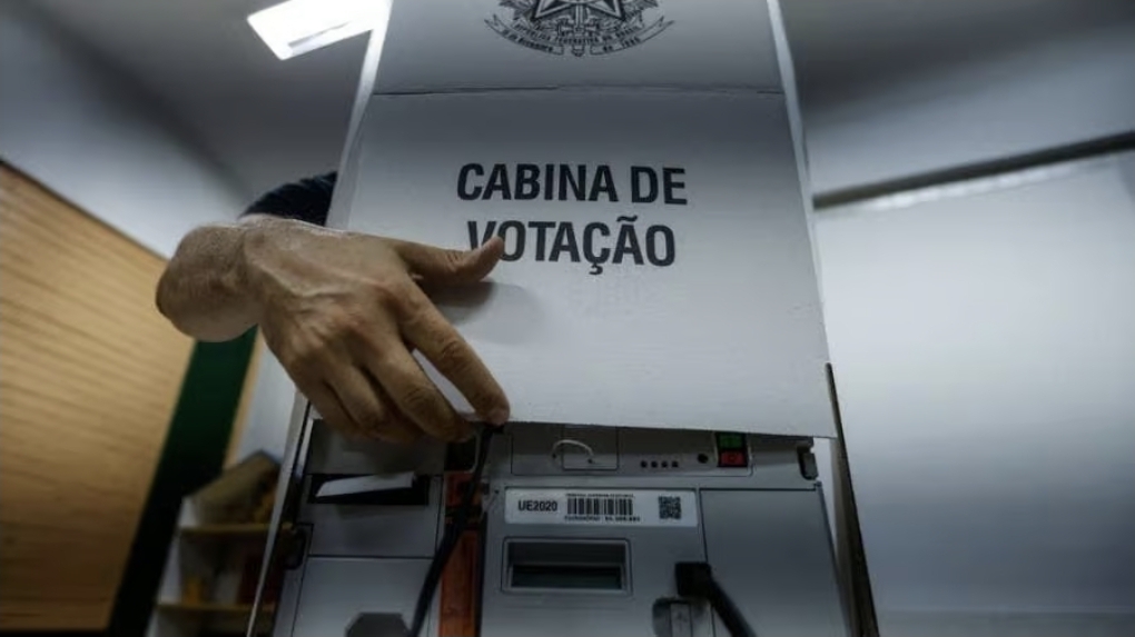 No Acre, homem terá de pagar R$ 1,6 mil por fotografar o próprio voto
