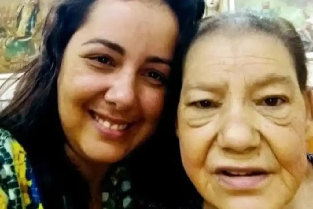 Técnica de enfermagem de 34 anos atende por 11 anos, nas visitas do posto de saúde, uma idosa agredida e abandonada pela própria filha, encontra a mulher desnutrida e com um tumor no peito, a leva para casa depois da internação e entra na Justiça para adotar oficialmente a “mãe” de 59 anos, no segundo caso de adoção de idosos do Brasil Técnica de enfermagem de 34 anos atende por 11 anos, nas visitas do posto de saúde, uma idosa agredida e abandonada pela própria filha, encontra a mulher desnutrida e com um tumor no peito, a leva para casa depois da internação e entra na Justiça para adotar oficialmente a “mãe” de 59 anos, no segundo caso de adoção de idosos do Brasil