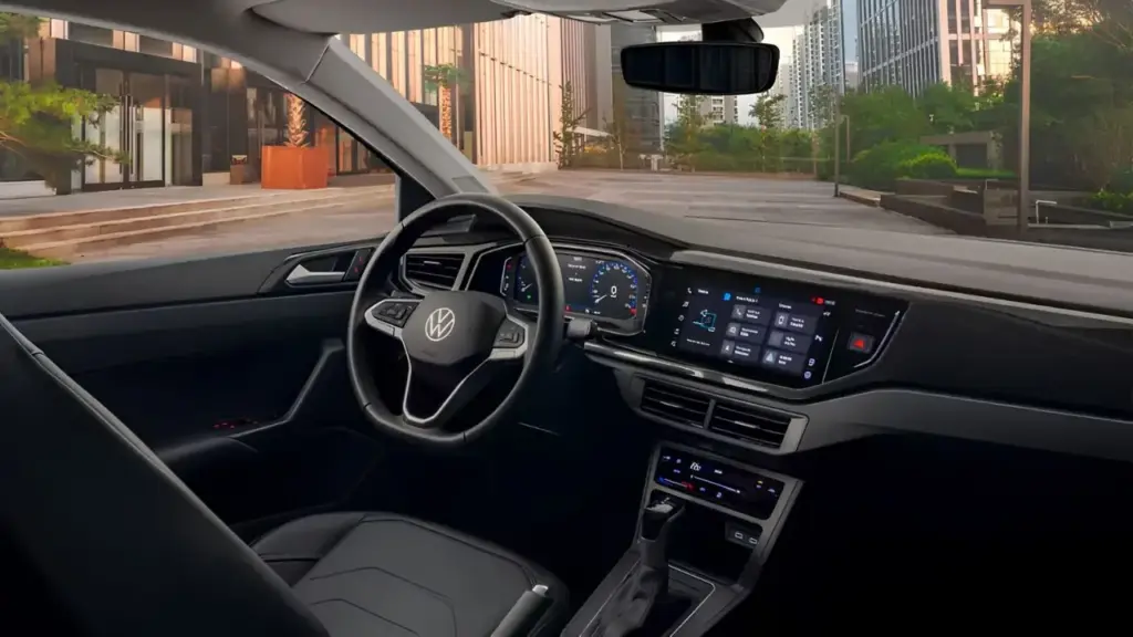 Ele superou o Argo, Onix, Mobi e Dolphin: Com duas opções de motores, 1.0 aspirado de até 84 cv e 1.0 TSI turbo de até 116 cv, câmbio manual de cinco marchas ou automático de seis, o Volkswagen Polo foi o hatch mais vendido de agosto com 10.472 unidades vendidas