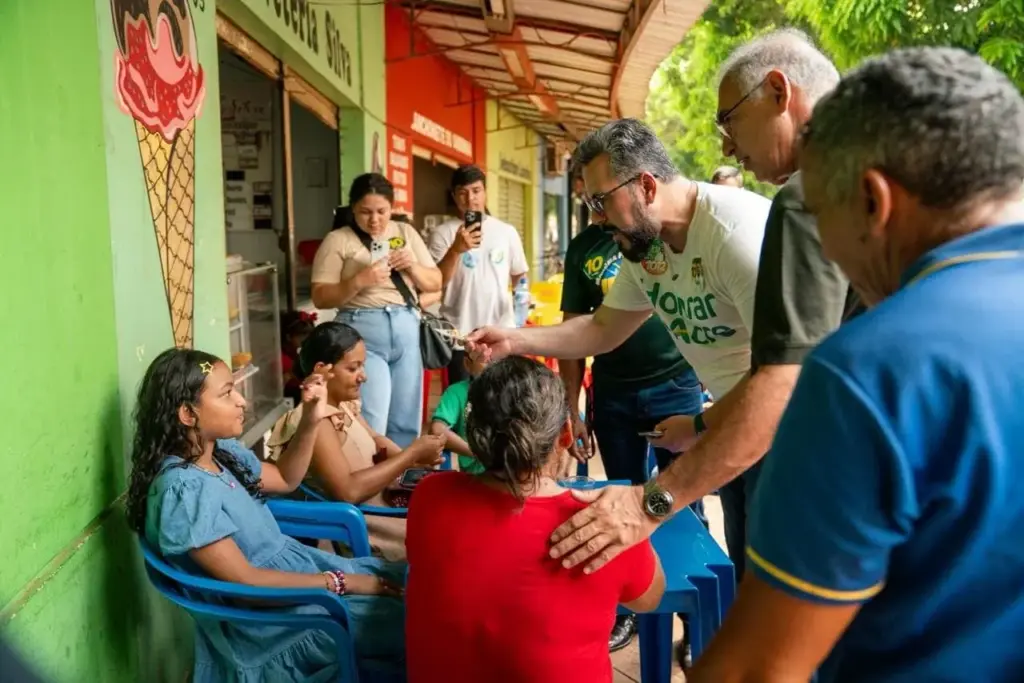 Alan Rick caminha pelo comércio de Capixaba e defende agroindustrialização Alan Rick caminha pelo comércio de Capixaba e defende agroindustrialização