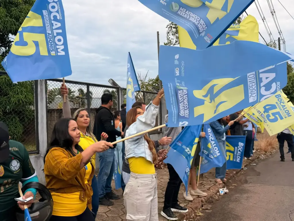 Militantes de Bocalom se concentram no Tropical para carreata de 7 de Setembro em Rio Branco Militantes de Bocalom se concentram no Tropical para carreata de 7 de Setembro em Rio Branco