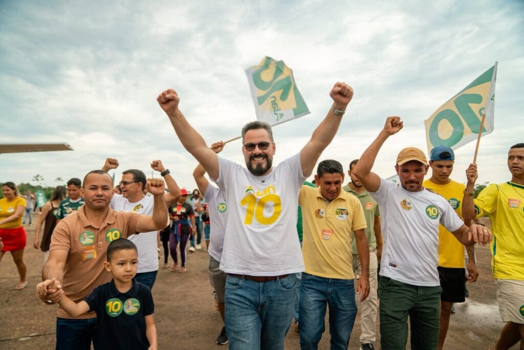 Alan Rick é recebido com festa em Porto Walter, destaca entregas e reafirma compromisso com estrada e produtores