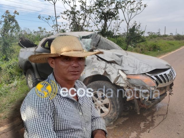 Capotamento na BR-317 deixa um morto e quatro feridos Capotamento na BR-317 deixa um morto e quatro feridos