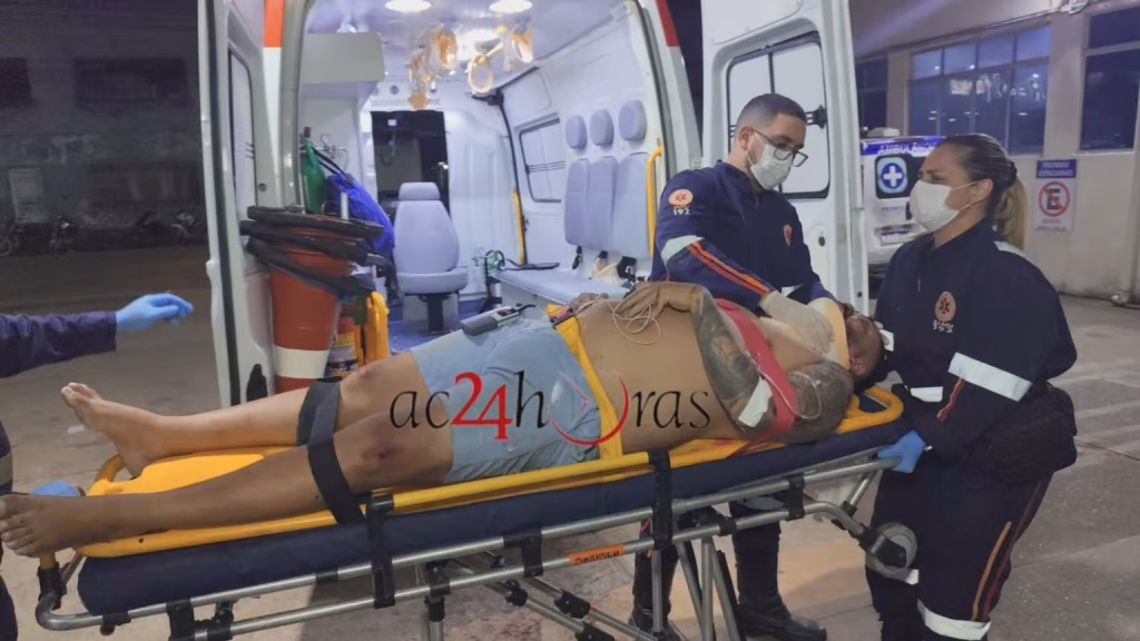 Motociclista fica ferido após bater em estrutura de evento no bairro Village