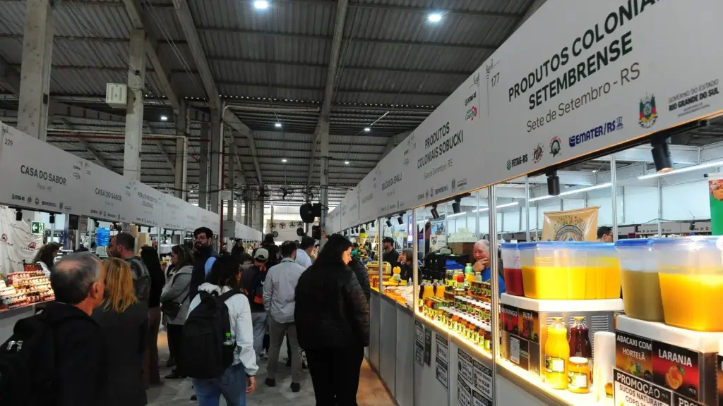 Agricultores familiares que montaram 509 estandes na Expointer venderam R$ 14,4 milhões em nove dias e bateram o recorde do pavilhão, enquanto a feira inteira somou R$ 6,18 bilhões e perdeu 10% do público