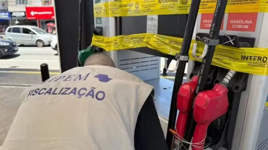 A ANP apreendeu 14.281 litros de gasolina e diesel em uma semana de operações que passou por mais de 200 postos em 17 estados, com multas que podem chegar a R$ 5 milhões por irregularidade encontrada