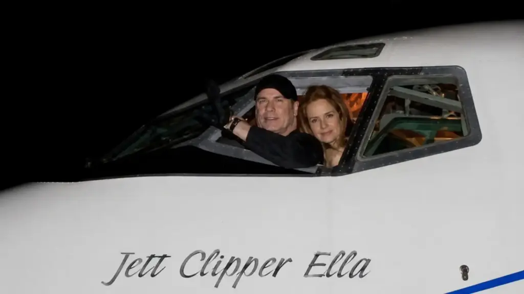 Após terremoto devastar o Haiti, John Travolta colocou avião em operação, levou 20 profissionais de saúde, 16 médicos e sete toneladas de medicamentos, alimentos e suprimentos para atender vítimas em Porto Príncipe