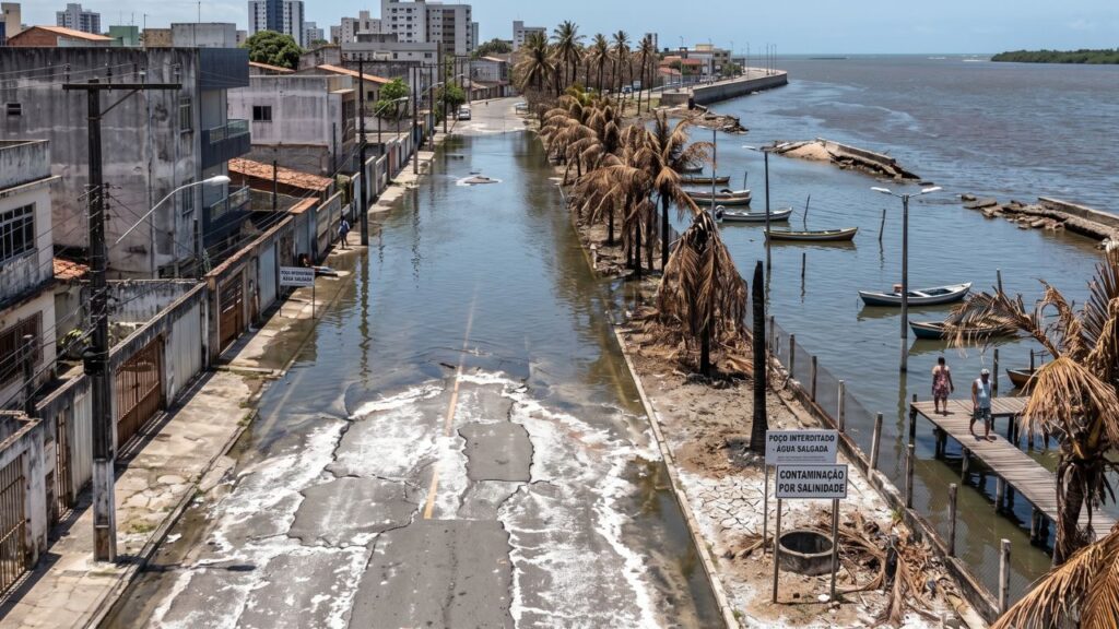 A água salgada está avançando por baixo das cidades e o alerta cresce: intrusão pode contaminar poços, inutilizar aquíferos, corroer tubulações e comprometer o abastecimento de milhões de pessoas em regiões costeiras