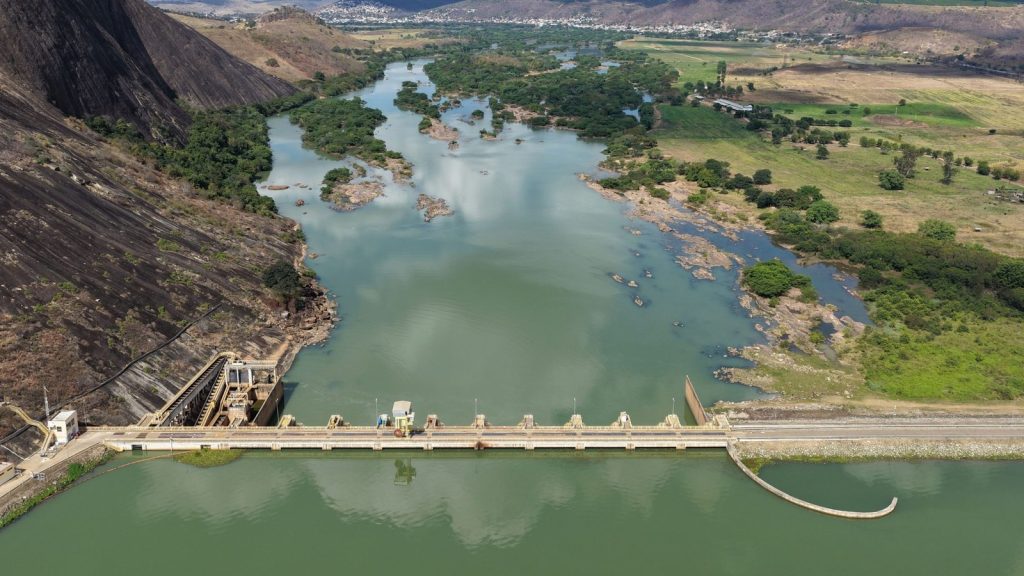 Estradas sobre as barragens de duas hidrelétricas têm interdição a partir de segunda (28): Aimorés, de 330 MW, fica em meia pista das 7h às 17h até sexta (2), e Funil, de 180 MW, fecha por 9 horas em 28/09 e 02/10