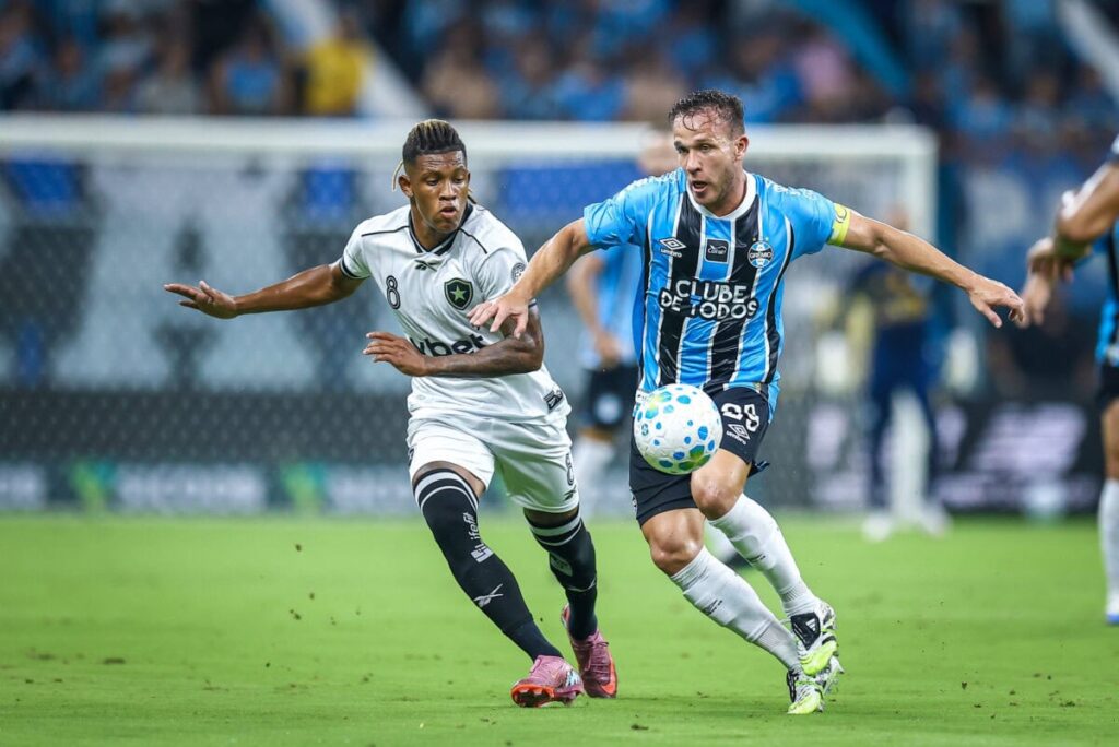 Botafogo enfrenta Grêmio em jogo atrasado do Brasileirão nesta quarta-feira