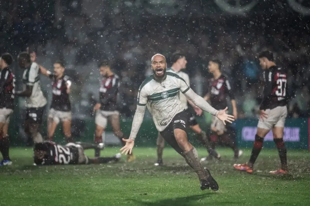 Coritiba e Athletico-PR empatam em 3 a 3 no Campeonato Brasileiro