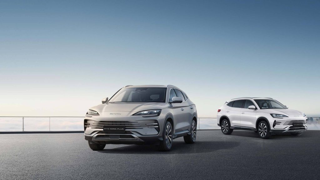 BYD Song Plus 2024 perde R$ 40,9 mil na Fipe em 2 anos, quase o dobro do Corolla Cross XRX híbrido, e hoje vale 66% do zero de R$ 249.990