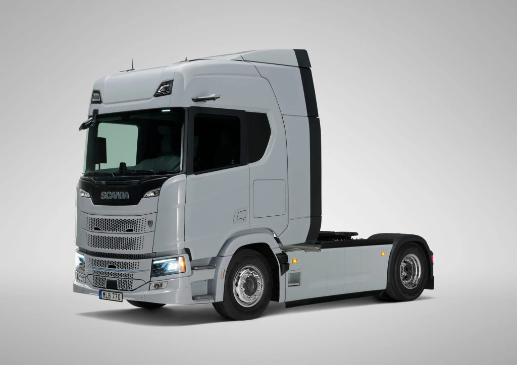 Novo caminhão elétrico da Scania chega a 720 km de autonomia e aposta em recarga de megawatts para reduzir paradas nas estradas Novo caminhão elétrico da Scania chega a 720 km de autonomia e aposta em recarga de megawatts para reduzir paradas nas estradas