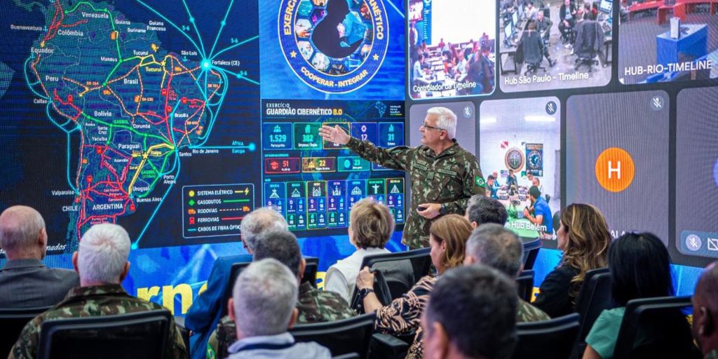 Exército simula defesa cibernética no Brasil às vésperas da eleição Exército simula defesa cibernética no Brasil às vésperas da eleição