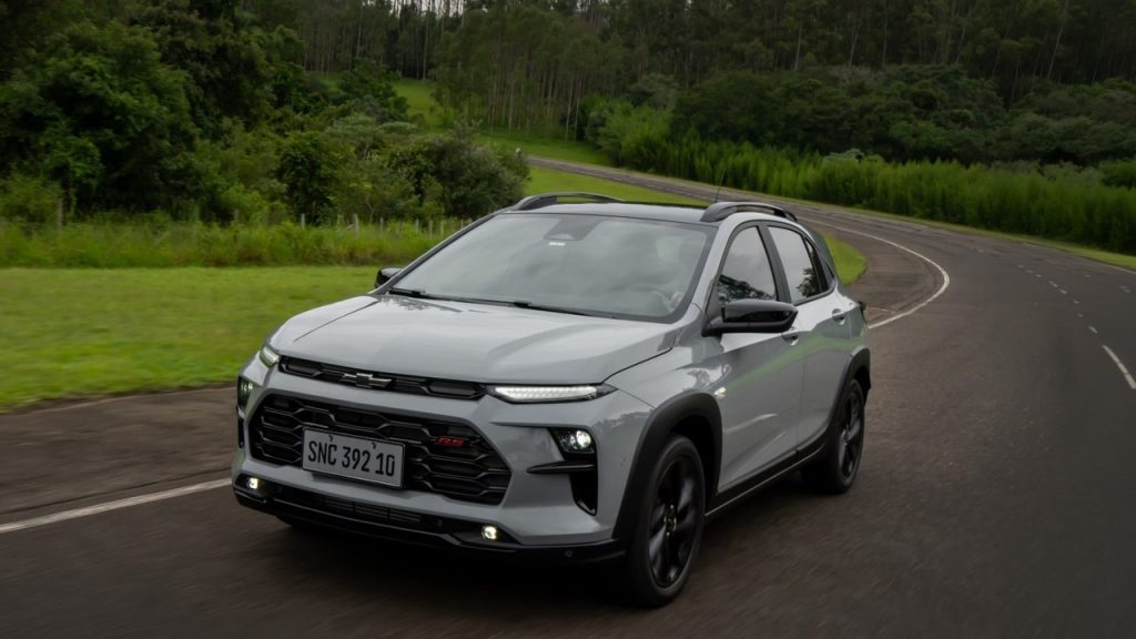 Chevrolet Sonic Premier por R$ 129.990 só até 30/09 e só na cor Azul Boreal: fora da condição de lançamento, o SUV 1.0 turbo de 115 cv custa R$ 134.990, e o RS, R$ 140.990, o mesmo preço do Kardian Iconic