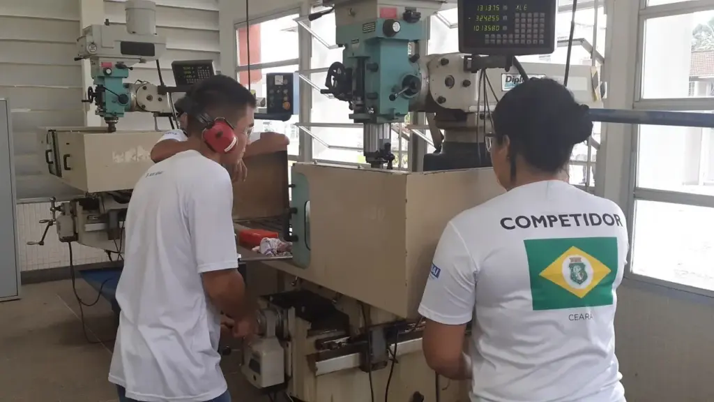 Cinco alunos do Senai de Mato Grosso vão representar o Brasil na maior competição de educação profissional do mundo, em Xangai, disputando formas para concreto, marcenaria e tecnologia ferroviária contra mais de 1.400 competidores de 70 países
