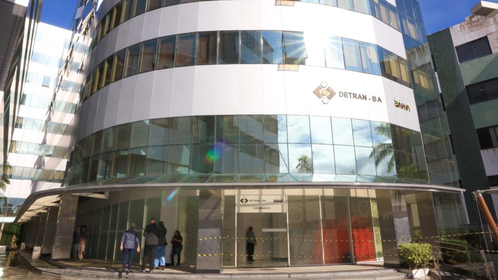 Bahia vai pagar a primeira CNH de 20 mil pessoas, com taxas, exames e aulas de graça para quem está no CadÚnico, e as inscrições abrem em 1º de outubro e fecham no dia 15 Bahia vai pagar a primeira CNH de 20 mil pessoas, com taxas, exames e aulas de graça para quem está no CadÚnico, e as inscrições abrem em 1º de outubro e fecham no dia 15