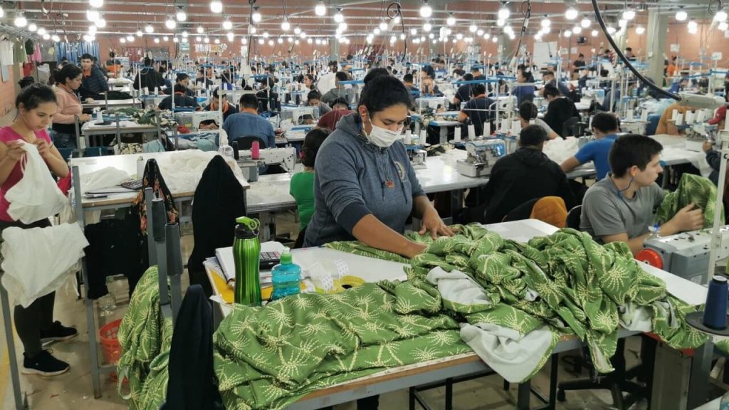 Compras internacionais sobem 67% após fim da taxa das blusinhas e ABVTEX alerta para novas fábricas no Paraguai, onde Lupo investiu R$ 30 milhões e custos podem cair até 30% Compras internacionais sobem 67% após fim da taxa das blusinhas e ABVTEX alerta para novas fábricas no Paraguai, onde Lupo investiu R$ 30 milhões e custos podem cair até 30%