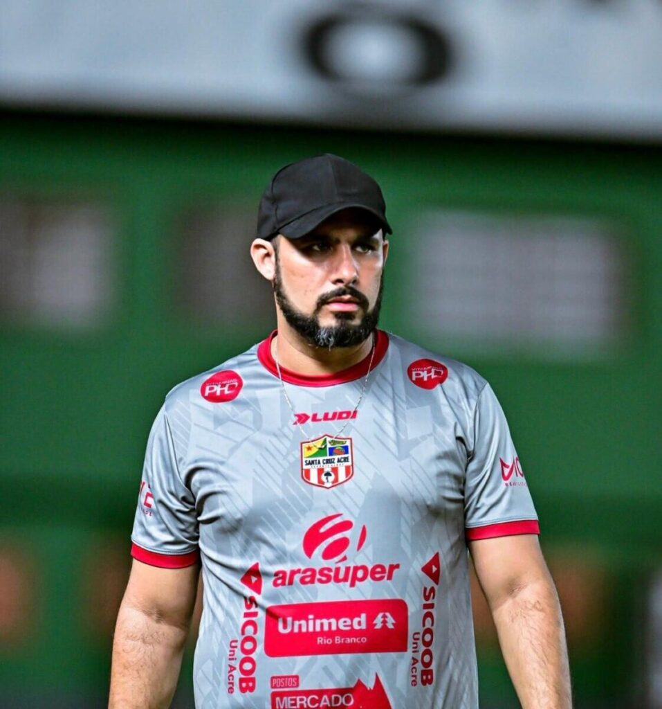 Cristiano Menezes analisa derrota e pressão sobre o Santa Cruz