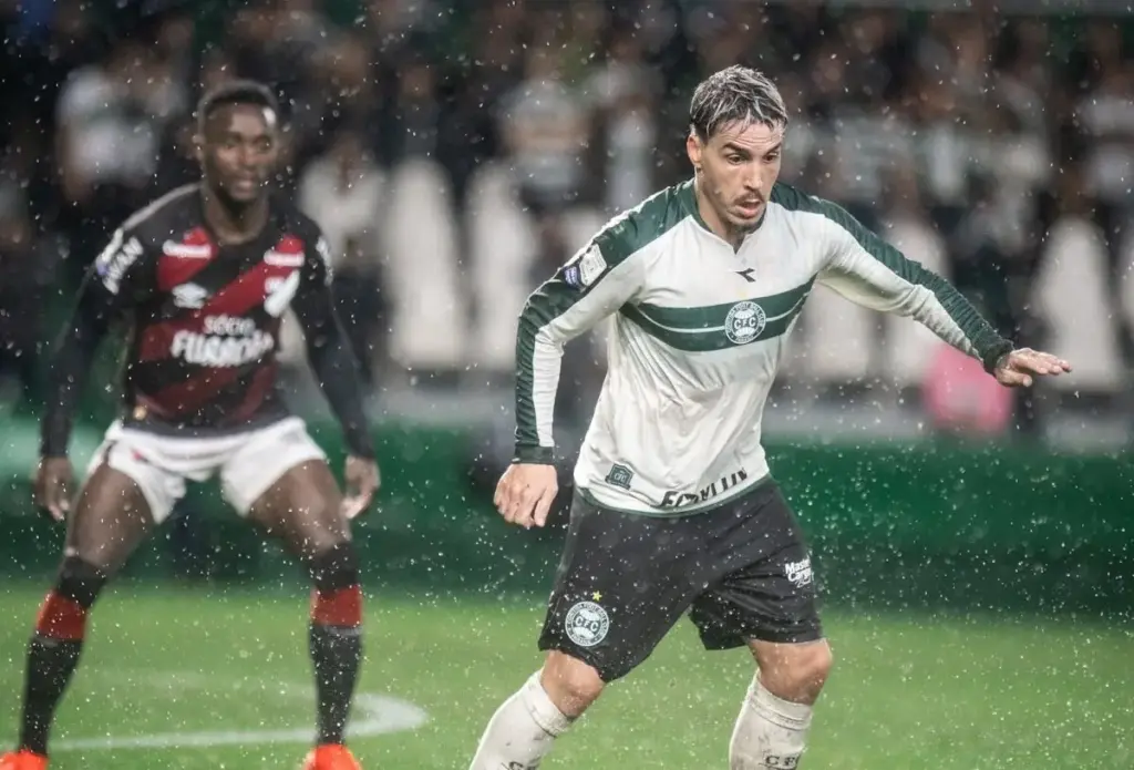 Coritiba e Athletico-PR empatam em 3 a 3 na abertura da 27ª rodada Coritiba e Athletico-PR empatam em 3 a 3 na abertura da 27ª rodada