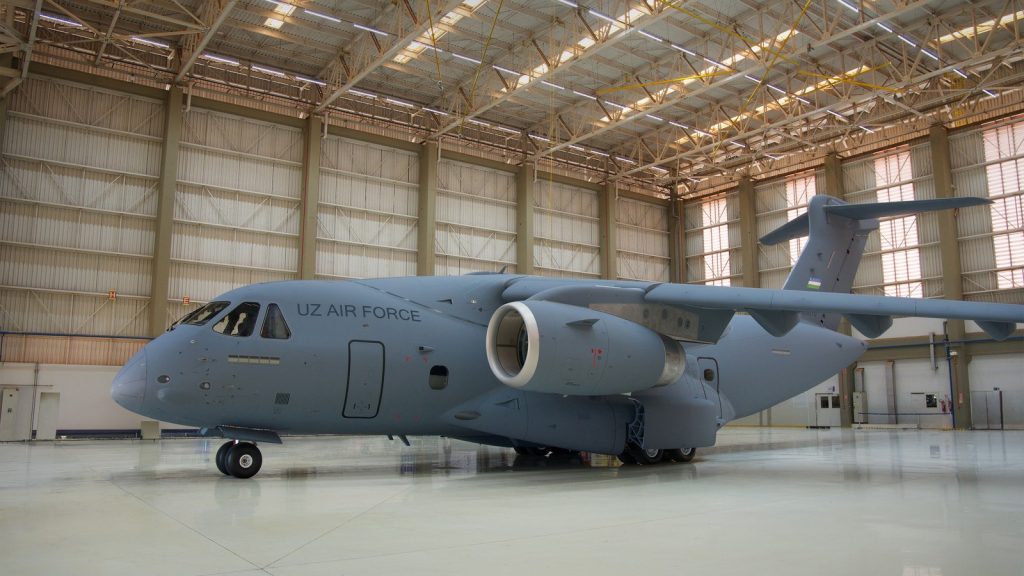 Embraer entregou em 25 de setembro de 2026 ao Uzbequistão um C-390 Millennium que seria o FAB 2861 da Força Aérea Brasileira, segundo registros de frota citados pela Airway, depois que o Brasil reduziu sua encomenda de 28 para 18 aviões