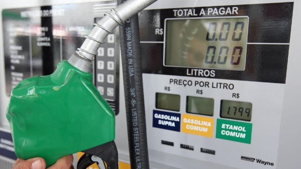 Etanol sobe 2,28% em uma semana, chega a R$ 4,04 na média nacional e fica mais caro em 14 estados enquanto São Paulo registra R$ 3,76 por litro
