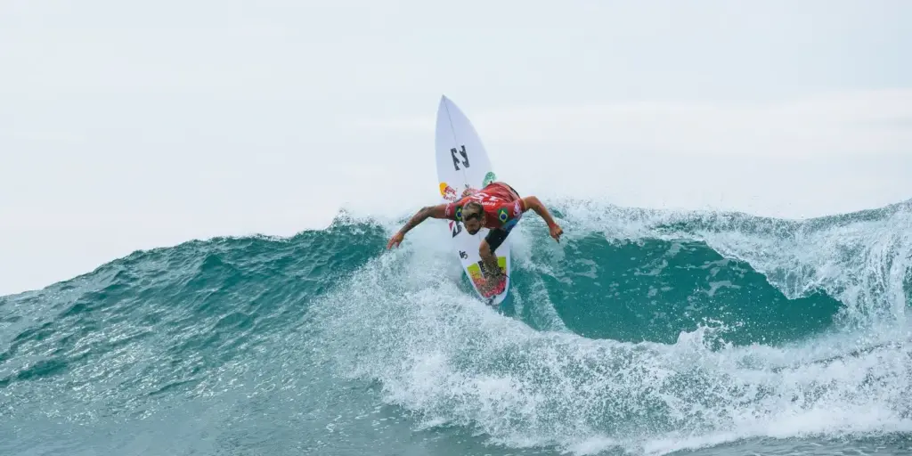 WSL exclui etapa de Abu Dhabi do circuito mundial de surfe deste ano