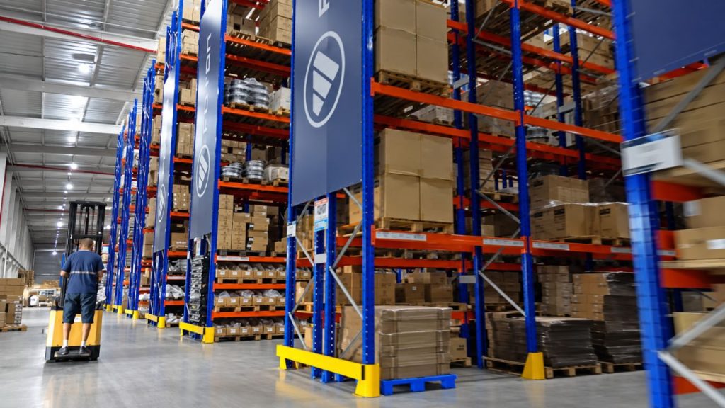 Foton aumenta estoque de 7 mil para mais de 165 mil peças no Brasil, reduz tempo de veículos nas oficinas em 60% e prepara centro de distribuição para nova expansão Foton aumenta estoque de 7 mil para mais de 165 mil peças no Brasil, reduz tempo de veículos nas oficinas em 60% e prepara centro de distribuição para nova expansão