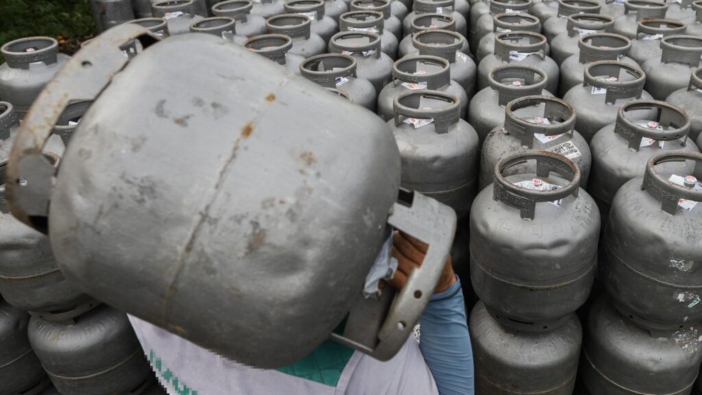Botijão de 13 kg chega a R$ 159 na Grande BH e diferença entre revendas passa de R$ 44 na pesquisa de setembro