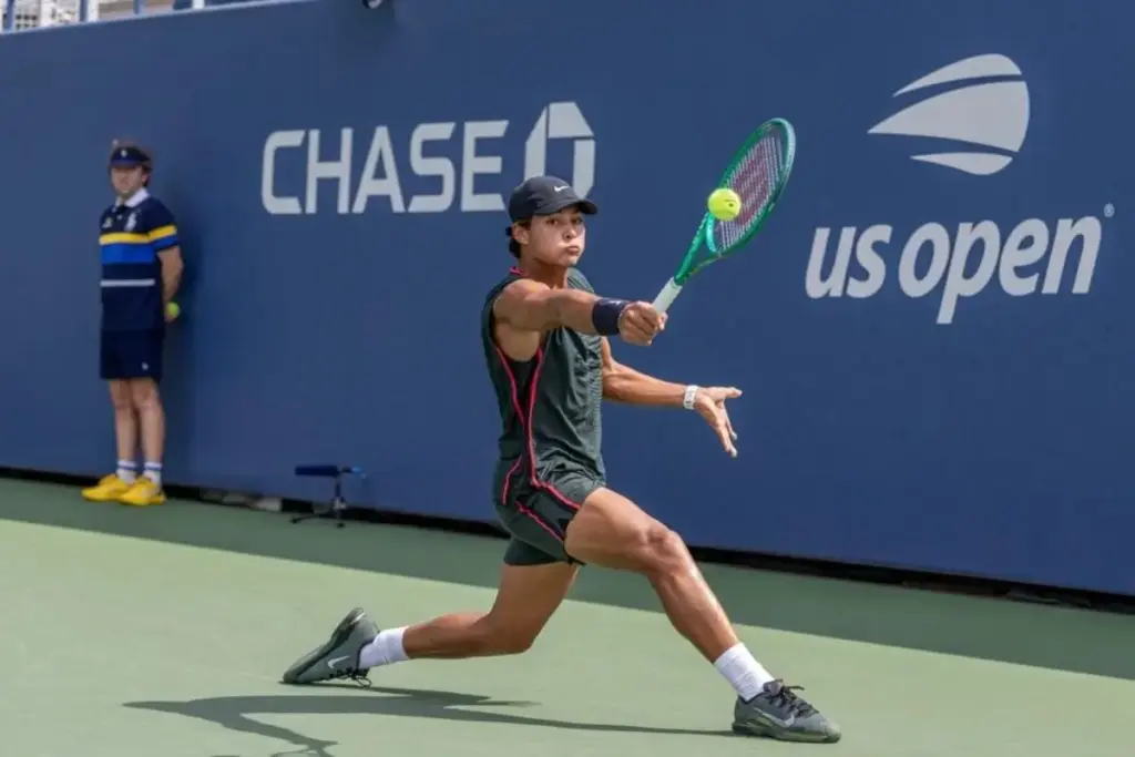 Marcel Latak conquista o título do US Open juvenil após vencer Guto Miguel Marcel Latak conquista o título do US Open juvenil após vencer Guto Miguel