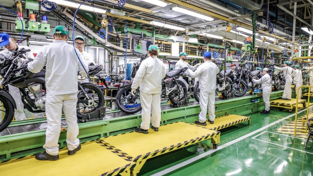 Honda chega a 33 milhões de motos feitas no Brasil nos 50 anos da fábrica de Manaus, que hoje solta cerca de 7 mil por dia e vai receber R$ 1,6 bilhão para chegar a 1,6 milhão de motos por ano