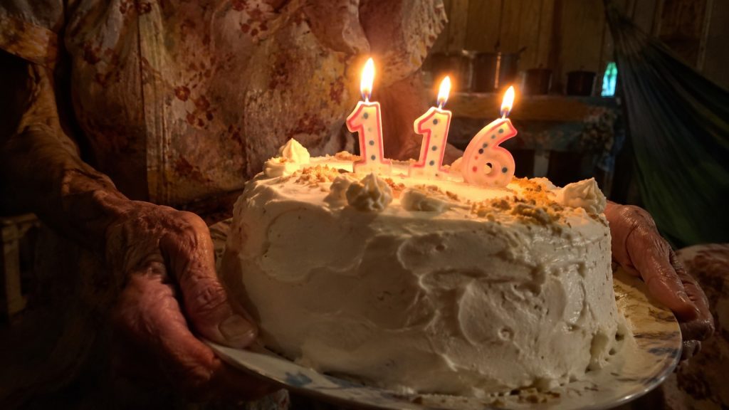 Uma idosa de 116 anos que deixou uma cidade pequena do interior por um seringal na floresta é uma das quatro centenárias e segue “sem remédio nenhum”, revela a família