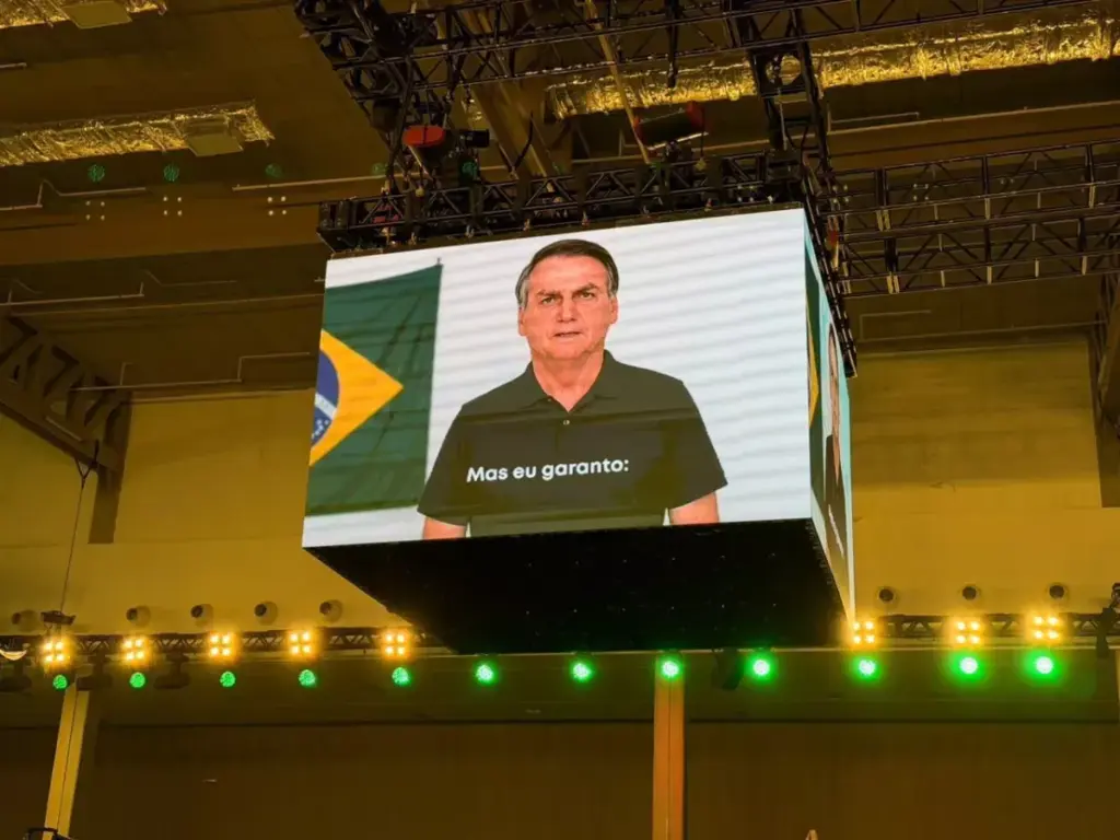 TSE rejeita multa a Flávio por vídeo de Bolsonaro e fixa critérios para uso de deepfake na eleição