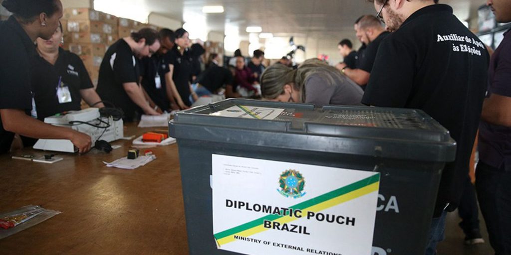 Quase 1 milhão de brasileiros no exterior poderão votar nas eleições