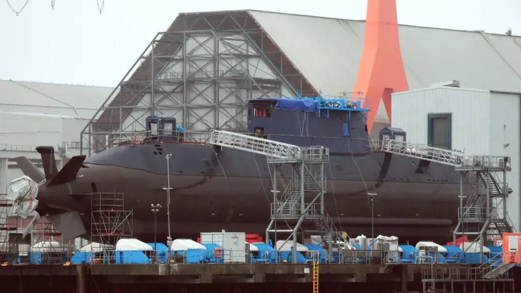 Israel recebe o INS Drakon, último submarino Dolphin II com propulsão independente de ar e uma vela alongada que abre espaço para nova capacidade de lançamento de mísseis
