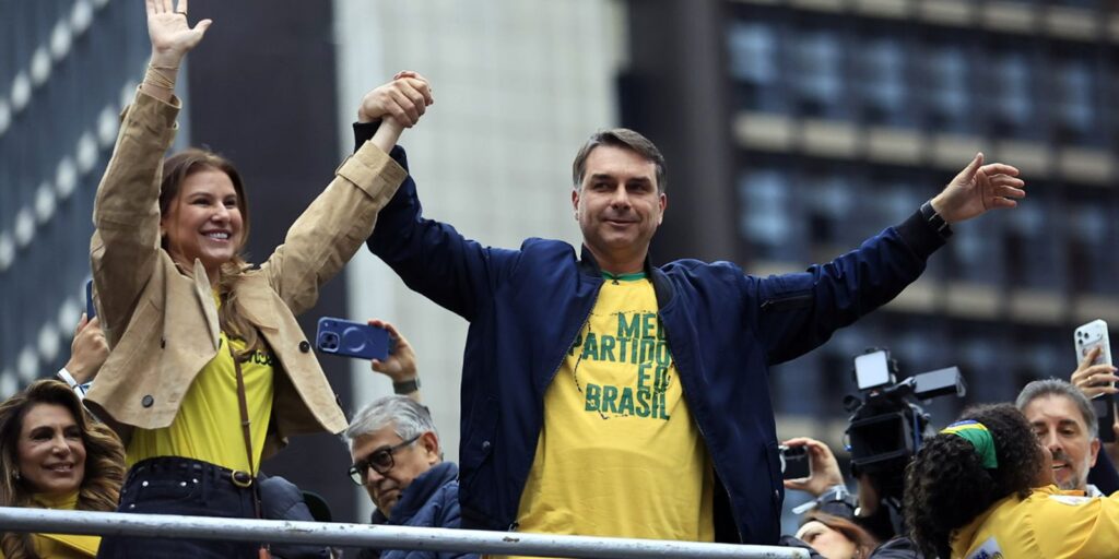 Flávio Bolsonaro propõe enxugar Estado e endurecer ações de segurança