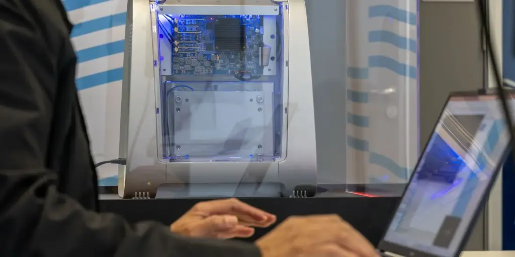 Novo computador quântico educacional passa a ser usado no Senai Novo computador quântico educacional passa a ser usado no Senai