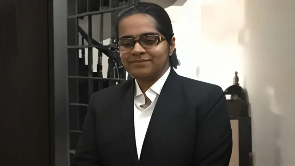 Jovem que perdeu completamente a visão supera barreiras, forma-se em Direito e entra para a história como a primeira mulher cega a atuar na Suprema Corte da Índia Jovem que perdeu completamente a visão supera barreiras, forma-se em Direito e entra para a história como a primeira mulher cega a atuar na Suprema Corte da Índia
