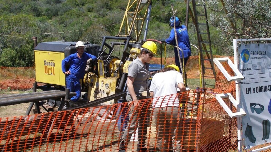 Geólogos no Rio Grande do Sul terão campanha de 25 mil metros de perfuração em alvo de ouro de Lavras do Sul, com execução prevista em 6 a 8 meses