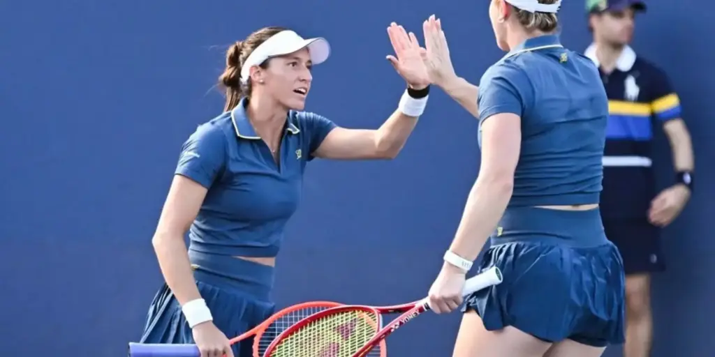 Luisa Stefani vai às quartas de final nas duplas femininas do US Open Luisa Stefani vai às quartas de final nas duplas femininas do US Open