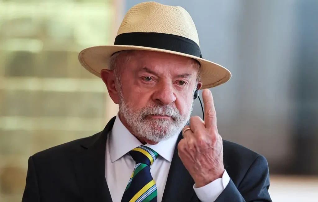 Lula diz que André Mendonça usa cargo no STF para ‘fazer política’ Lula diz que André Mendonça usa cargo no STF para ‘fazer política’