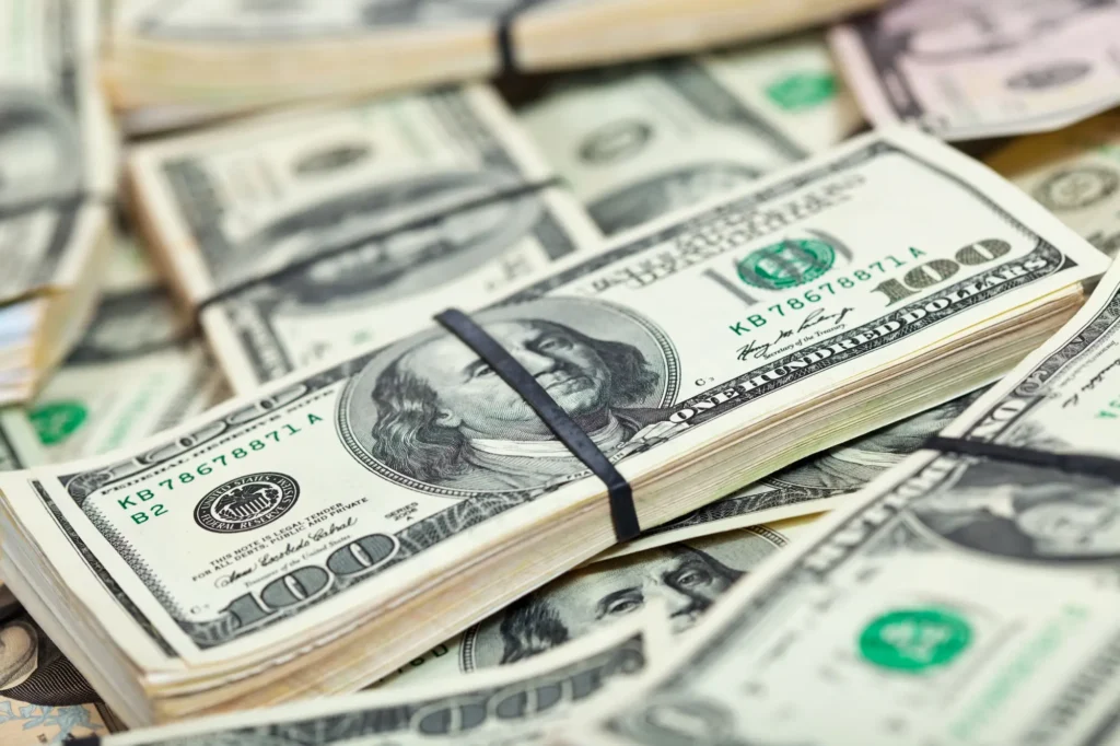 Dólar tem baixa e real se recupera após reação negativa a reajuste do Bolsa Família Dólar tem baixa e real se recupera após reação negativa a reajuste do Bolsa Família