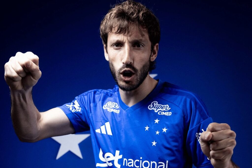 Matías Viña critica River Plate em apresentação no Cruzeiro