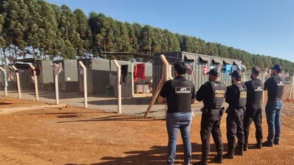 Trabalhador tirado de alojamento precário em agosto entrou na conta dos 479 resgatados de trabalho análogo à escravidão em 231 ações fiscais pelo país Trabalhador tirado de alojamento precário em agosto entrou na conta dos 479 resgatados de trabalho análogo à escravidão em 231 ações fiscais pelo país