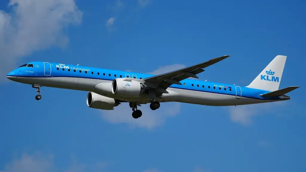 Vinte e dois anos depois de entrar em serviço, a família E-Jet chegou à aeronave de número 2.000 e colocou a Embraer no clube das três maiores da aviação comercial, atrás apenas do A320 e do 737