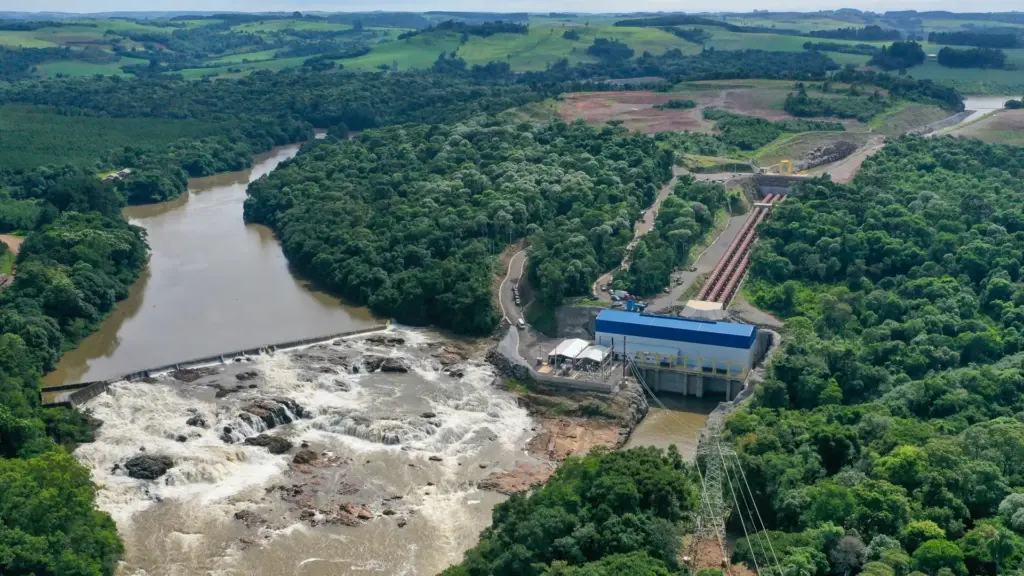 Morador de Bom Jesus vai ver uma usina de 1,8 megawatt virar 11,75 no Rio Chapecozinho, numa obra de R$ 60 milhões que multiplica a geração por 6,5 vezes mas só termina em dezembro de 2030