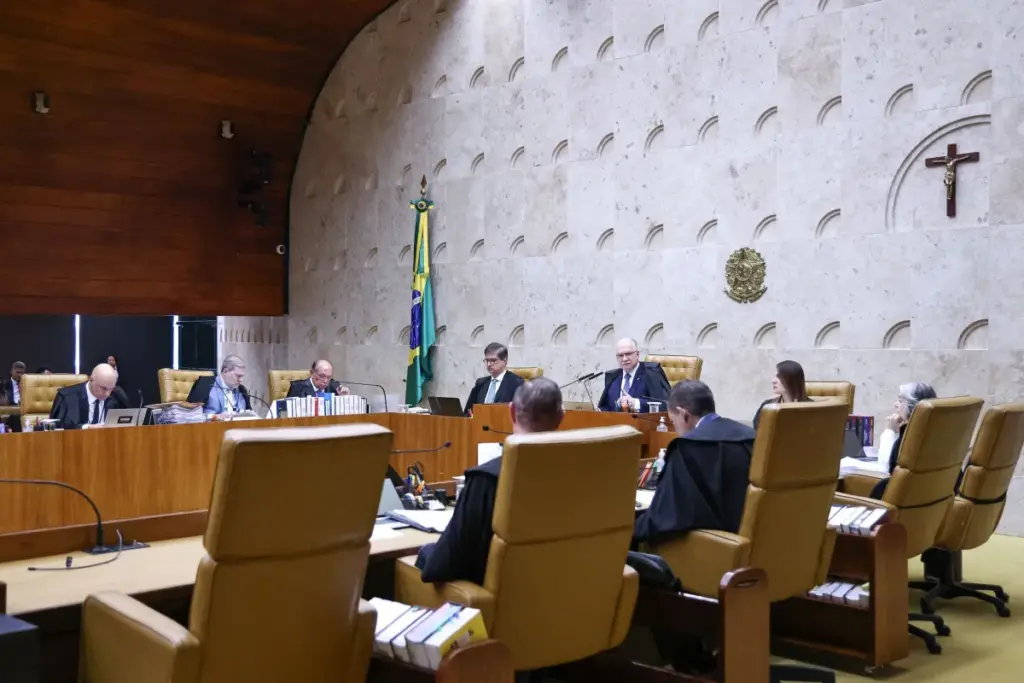 Fim do inquérito das fake news para sanar crise racha STF e amplia tensão Fim do inquérito das fake news para sanar crise racha STF e amplia tensão