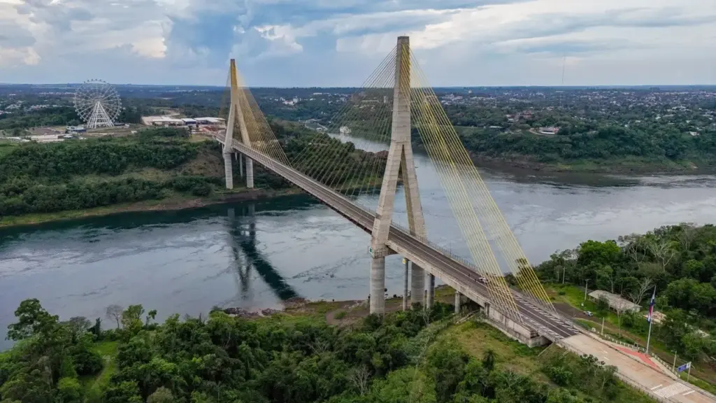 A ponte que ficou anos pronta sem servir para quase nada abre para o carro dos moradores em 14 de setembro, das 7h às 13h, e começa a tirar da Ponte da Amizade o trânsito que trava a fronteira de Foz do Iguaçu A ponte que ficou anos pronta sem servir para quase nada abre para o carro dos moradores em 14 de setembro, das 7h às 13h, e começa a tirar da Ponte da Amizade o trânsito que trava a fronteira de Foz do Iguaçu