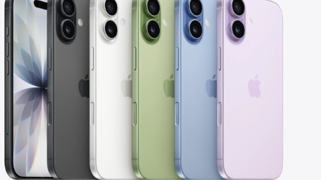 O preço do modelo da geração anterior do celular mais cobiçado do mundo subiu R$ 300 nas lojas brasileiras no dia em que a fabricante lançou a linha nova, ao contrário do “de sempre”, que era o antigo baratear O preço do modelo da geração anterior do celular mais cobiçado do mundo subiu R$ 300 nas lojas brasileiras no dia em que a fabricante lançou a linha nova, ao contrário do “de sempre”, que era o antigo baratear