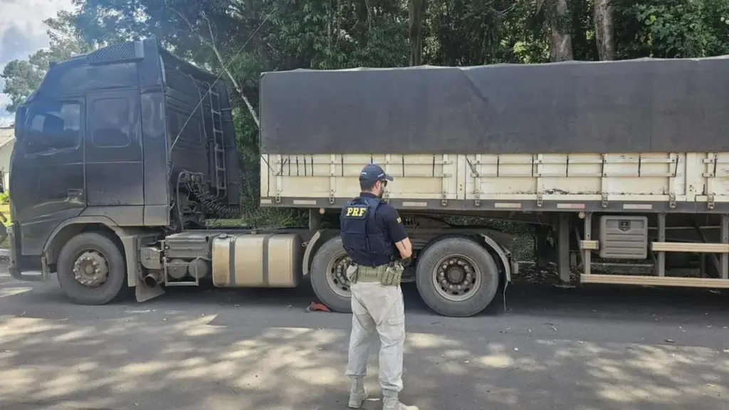 PRF restringe veículos de carga excedentes em peso ou dimensão nas rodovias federais nesta segunda (7), das 16h às 22h